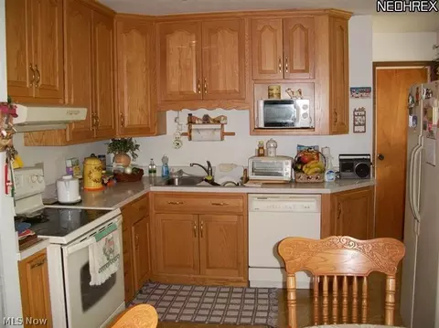 125 Lloyd St, Dover, OH 44622 photo 3