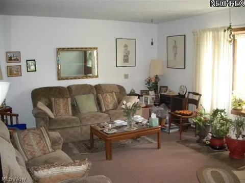 125 Lloyd St, Dover, OH 44622 photo 2