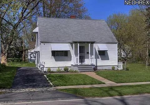 259 E 16th St, Elyria, OH 44035 photo 1