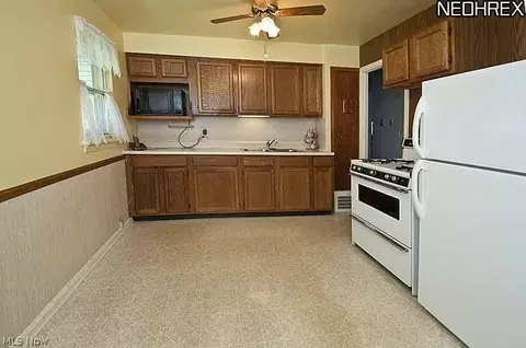 259 E 16th St, Elyria, OH 44035 photo 13