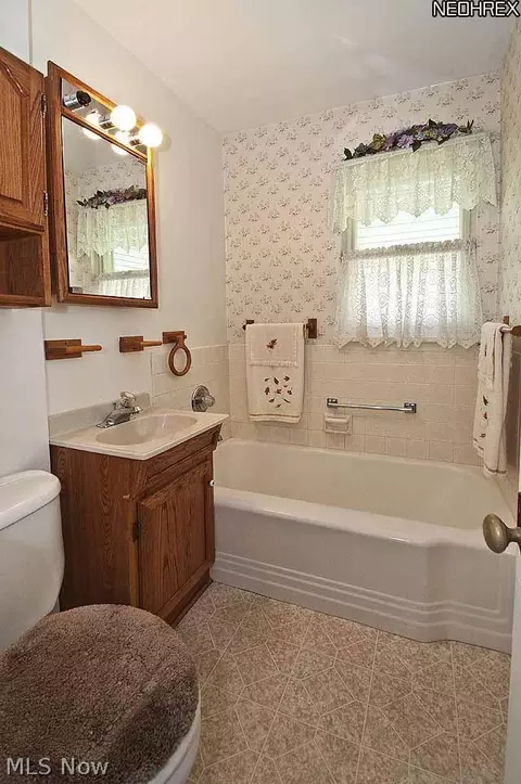 259 E 16th St, Elyria, OH 44035 photo 8