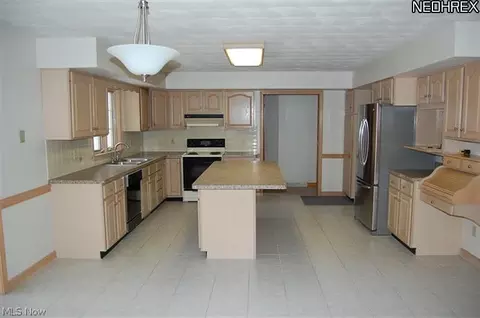 8563 Reserve Ct, Youngstown, OH 44514 photo 3