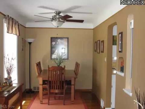 5610 Ackley Rd, Parma, OH 44129 photo 4