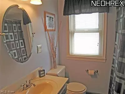5610 Ackley Rd, Parma, OH 44129 photo 9