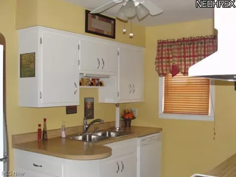 5610 Ackley Rd, Parma, OH 44129 photo 5