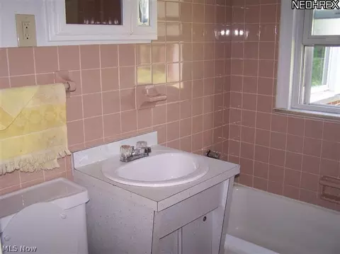 236 E 246th St, Euclid, OH 44123 photo 7