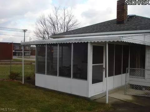 3437 Maplecrest Ave, Parma, OH 44134 photo 2