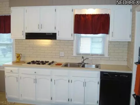 3437 Maplecrest Ave, Parma, OH 44134 photo 6