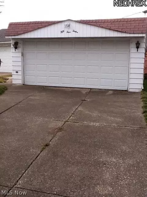 5412 Ackley Rd, Parma, OH 44129 photo 3