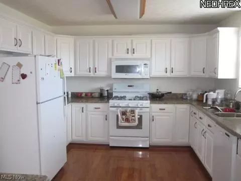 38165 Highgate Blf, Willoughby, OH 44094 photo 8