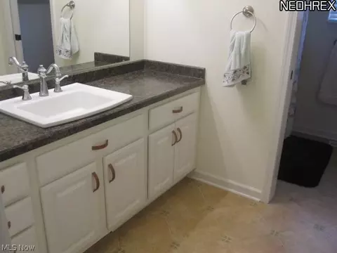 38165 Highgate Blf, Willoughby, OH 44094 photo 13