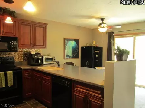 1432 Loop Rd, Kent, OH 44240 photo 2