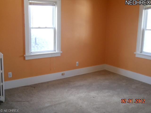 865 Bisson Ave, Akron, OH 44307 photo 4