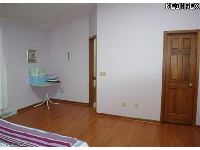 825 E 250 St, Euclid, OH 44132 photo 2