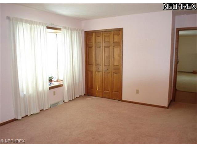 825 E 250 St, Euclid, OH 44132 photo 5