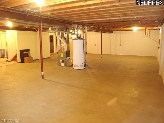 825 E 250 St, Euclid, OH 44132 photo 8
