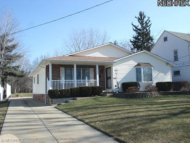 825 E 250 St, Euclid, OH 44132 photo 1
