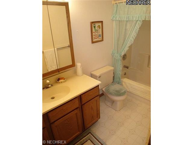 825 E 250 St, Euclid, OH 44132 photo 6