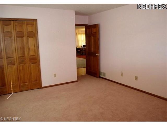 825 E 250 St, Euclid, OH 44132 photo 4