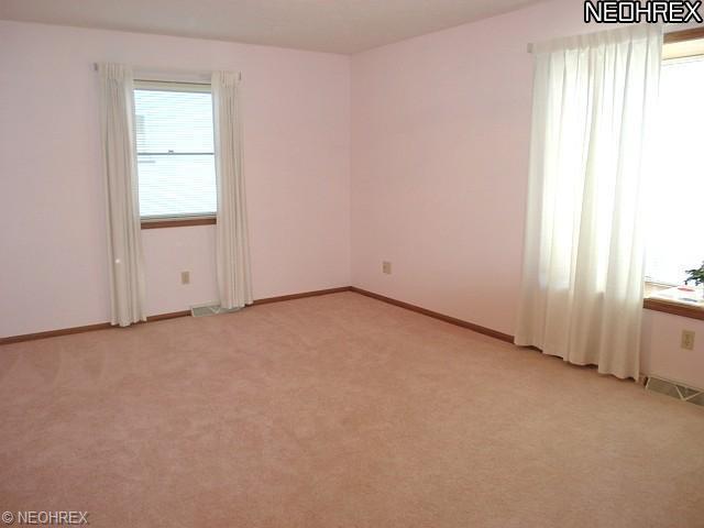 825 E 250 St, Euclid, OH 44132 photo 3