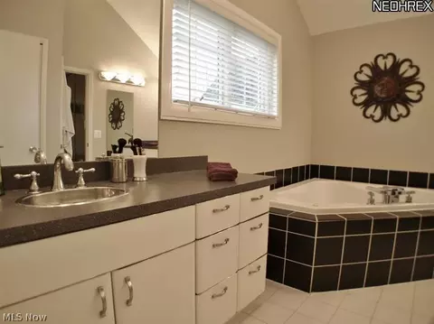91 Somerset Dr, Hinckley, OH 44233 photo 20