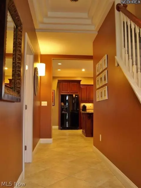 91 Somerset Dr, Hinckley, OH 44233 photo 2