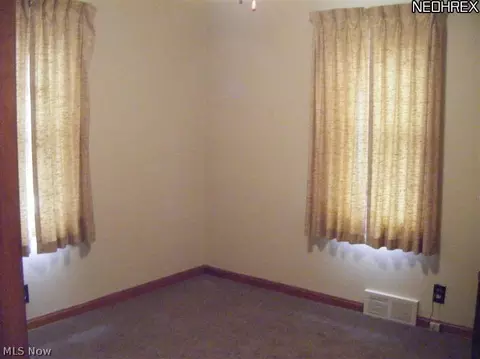 207 Iroquois St, Struthers, OH 44471 photo 8