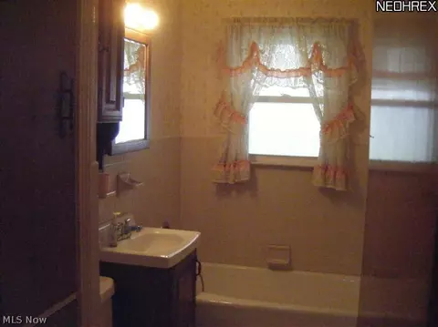 207 Iroquois St, Struthers, OH 44471 photo 7