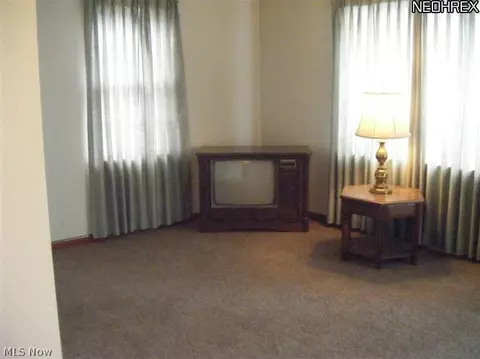 207 Iroquois St, Struthers, OH 44471 photo 4