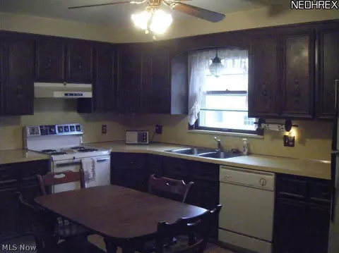 207 Iroquois St, Struthers, OH 44471 photo 5
