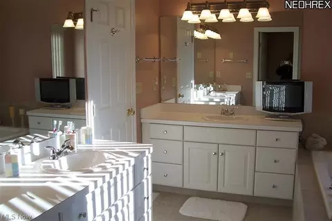 320 Walnut Ridge Trl, Aurora, OH 44202 photo 12