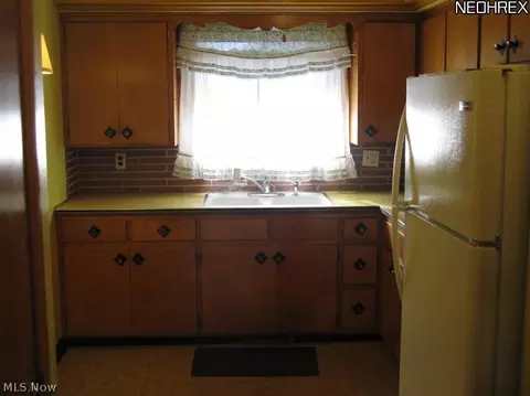 984 Sutherland Ave, Akron, OH 44314 photo 3