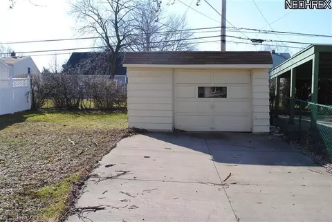 15612 Benhoff Dr, Maple Heights, OH 44137 photo 10