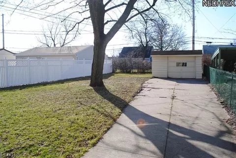 15612 Benhoff Dr, Maple Heights, OH 44137 photo 12