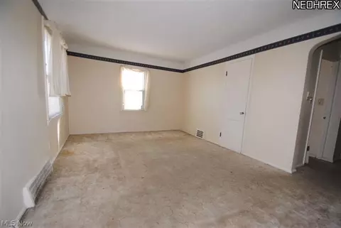 15612 Benhoff Dr, Maple Heights, OH 44137 photo 2