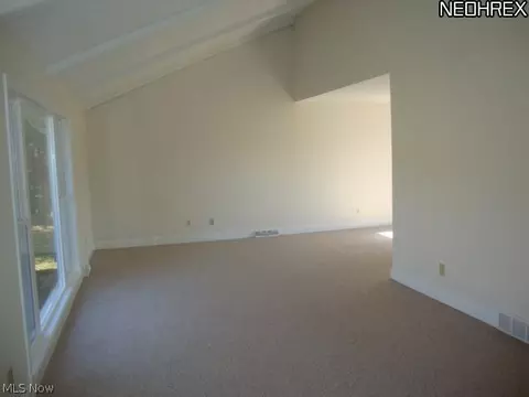 32274 N Roundhead Dr, Solon, OH 44139 photo 2
