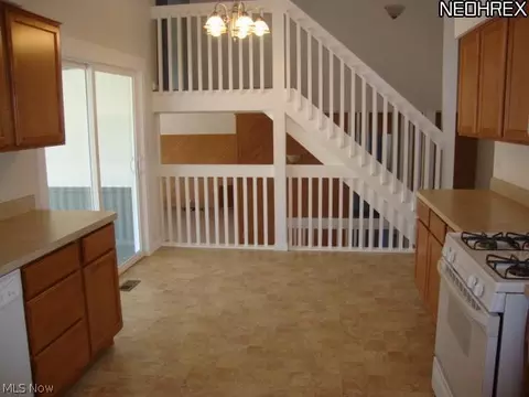 32274 N Roundhead Dr, Solon, OH 44139 photo 4
