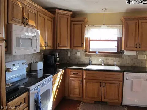 3124 Hartville Rd, Rootstown, OH 44272 photo 5