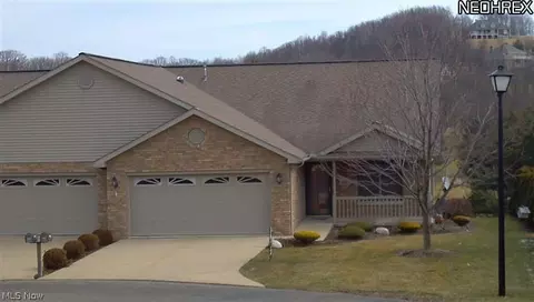 215 Pinehurst Dr, Dover, OH 44622 photo 1