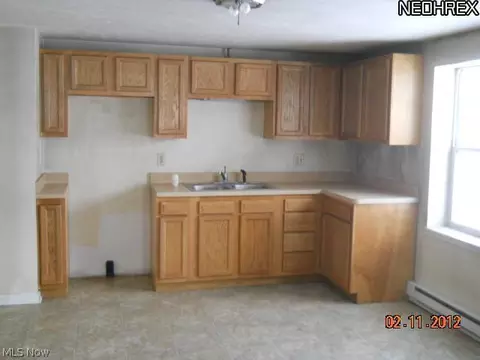 426 Main St, Wadsworth, OH 44281 photo 3