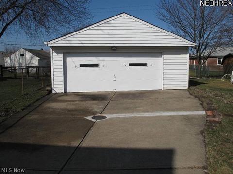 352 High Tee St, Willowick, OH 44095 photo 13