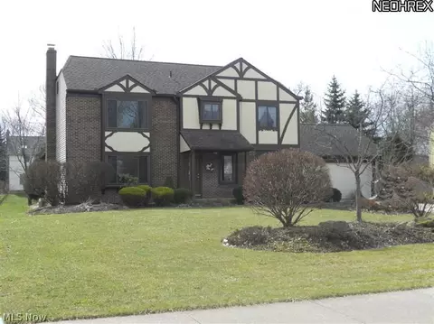 34592 Summerset Dr, Solon, OH 44139 photo 1