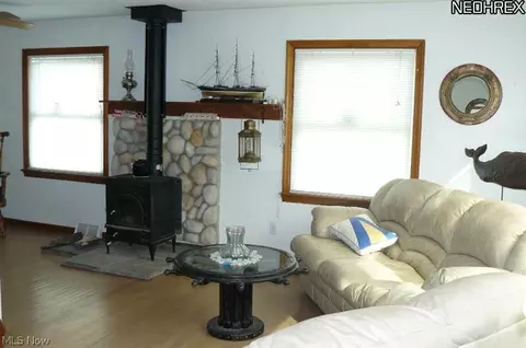 6 Lake Hurst Dr, Ashtabula, OH 44004 photo 2
