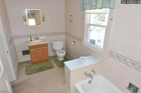 324 W 12th St, Dover, OH 44622 photo 3