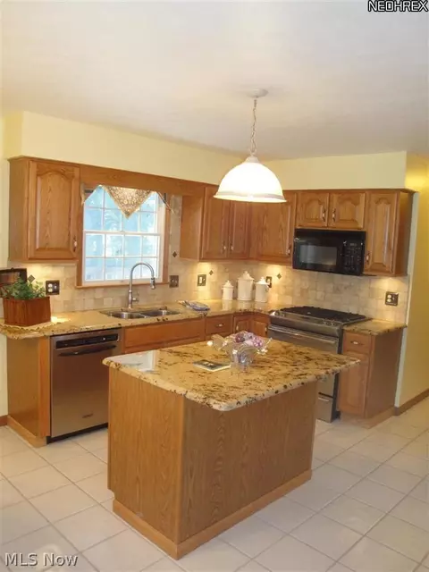 865 Fairfield Dr, Boardman, OH 44512 photo 3