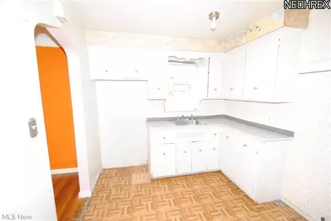 19601 Beverly Ave, Maple Heights, OH 44137 photo 3