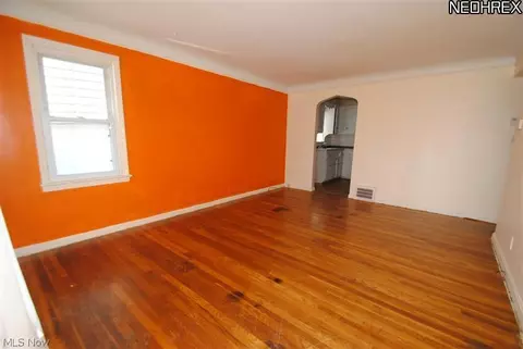 19601 Beverly Ave, Maple Heights, OH 44137 photo 2