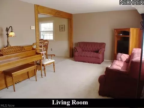 2914 Coventry Dr, Parma, OH 44134 photo 2