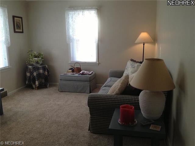 219 Creed St, Struthers, OH 44471 photo 3