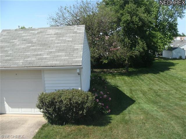 219 Creed St, Struthers, OH 44471 photo 2